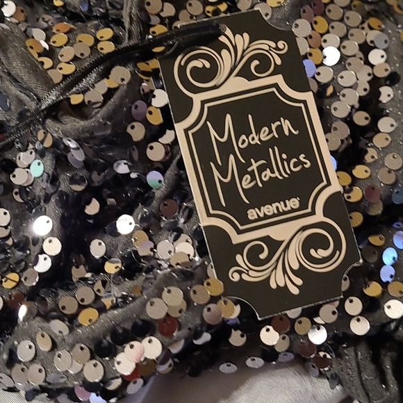 Dress - Picture 2 of 8